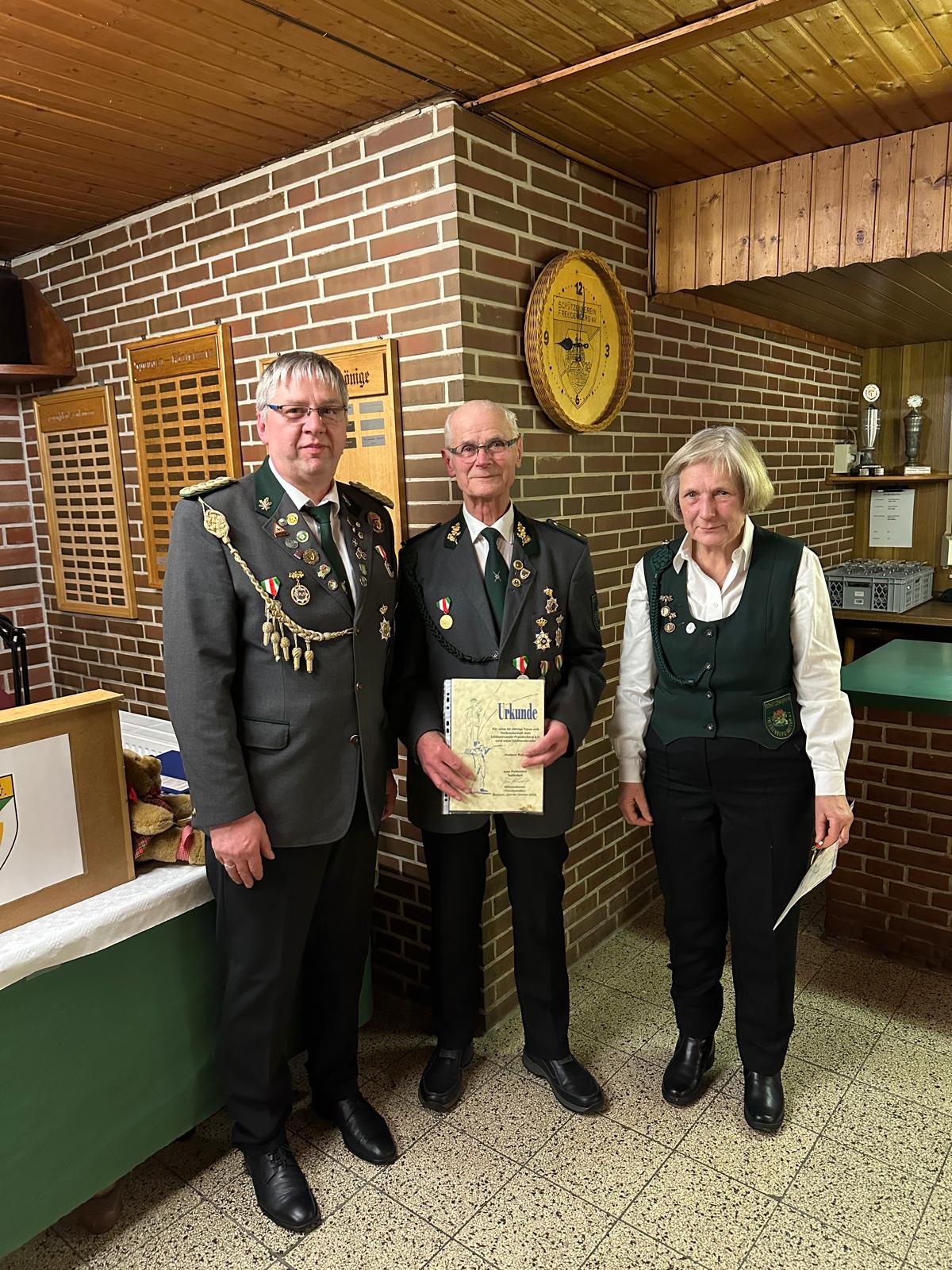 Bild "Aktuelles:Ehrung_2025_50_Jahre_Ilse_Poggenburg_Helmut_Roloff.jpg"