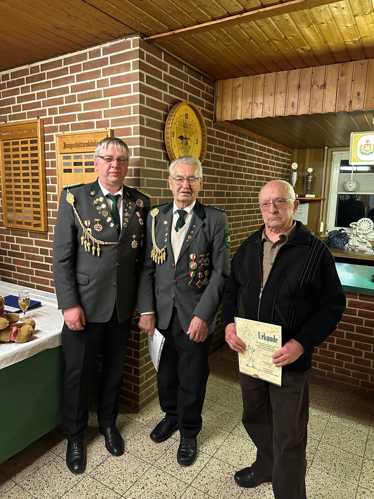 Bild "Aktuelles:Ehrung_2025_60_Jahre_Arthur_Steinbeck_Klaus_Schlee.jpg"