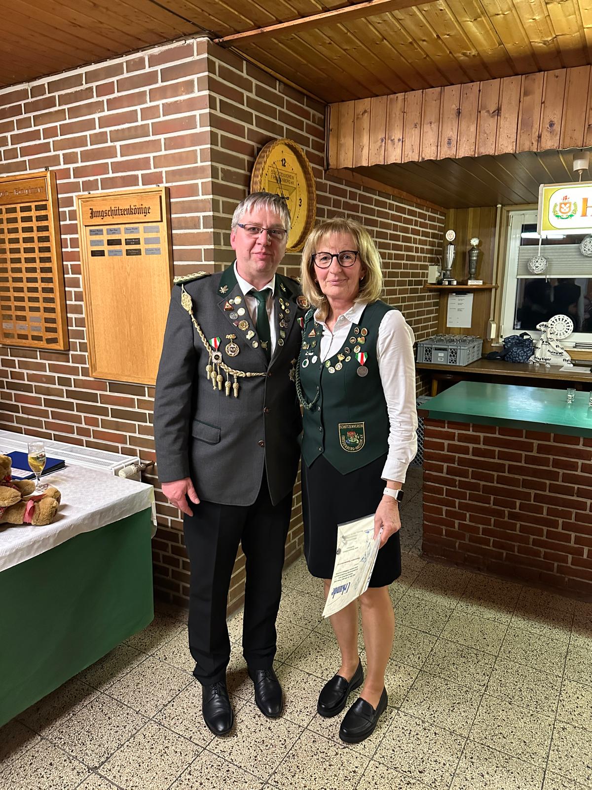 Bild "Aktuelles:Ehrung_2025_Ehrenmitgliedschaft__25_Jahre_Hannelore_Hammermeister.jpg"